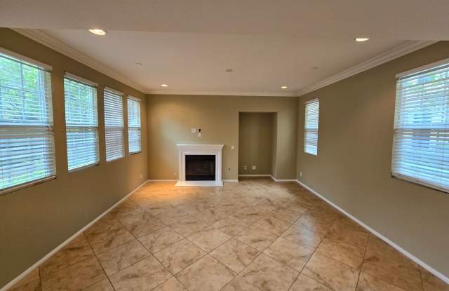 $1000 OFF FIRST MONTH'S RENT! Columbus Square: 3 Bedroom 2.5 Bath Attached Townhome, photos photos