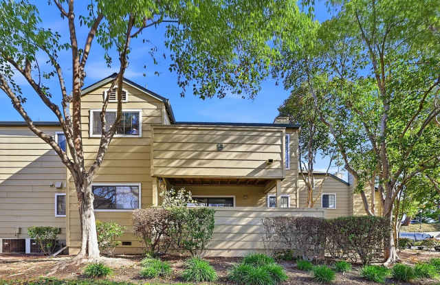 Spacious Downstairs 3/2 Condo in Elk Ridge Estates at the Base of Communication Hill Area Gallery 1