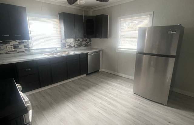 REMODELED! 2 Bed, 1 Bathroom Home in Muncie! photos photos