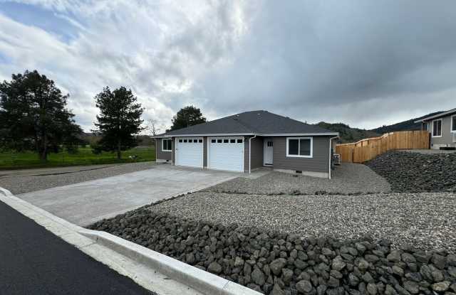 Brand new Green area 3 Bedroom 2 Bath Duplex with Garage photos photos