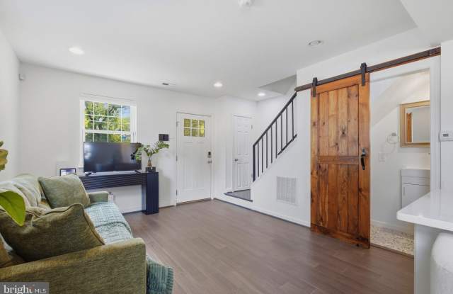 248 KENILWORTH Avenue NE Gallery 3