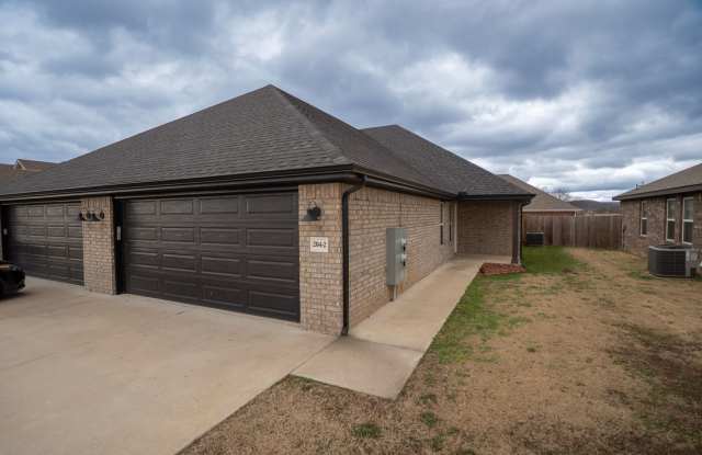 Beautiful 3 Bedroom 2 Bath Duplex! photos photos