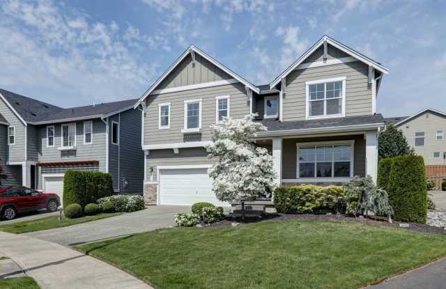 4 Bedroom Home with Open Den, Living & Family Rooms – Space for Everyone photos photos