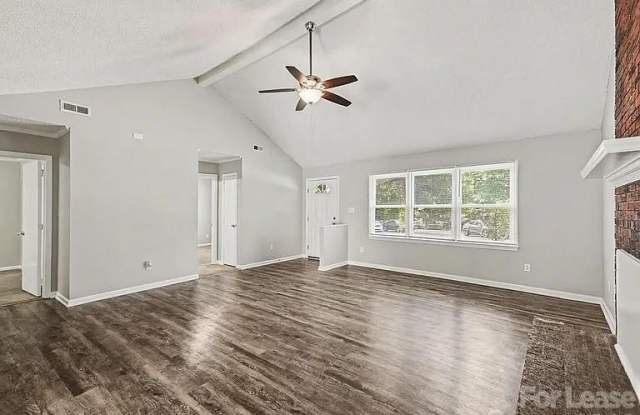 6804 Streamside Drive Gallery 3