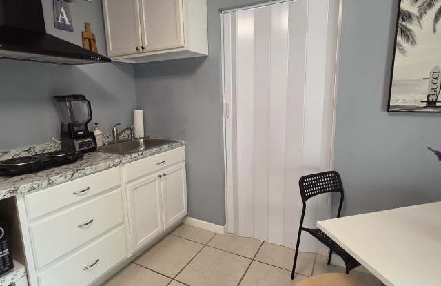 1668 Northeast 34th Drive Gallery 3