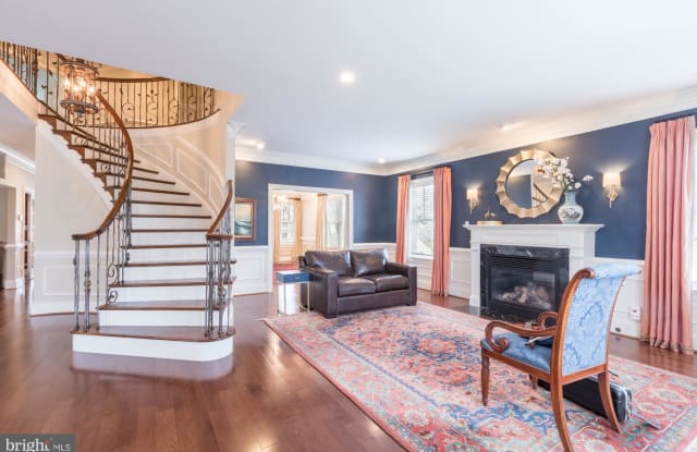 2138 PATRICK HENRY DRIVE - 2138 North Patrick Henry Drive, Arlington, VA 22205