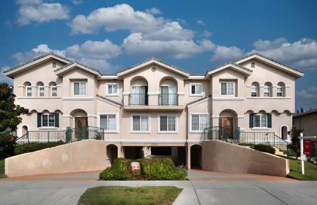 2 WEEKS OFF SPECIAL..BEAUTIFUL 4 BED 3 BATH UNIT!!!!! photos photos