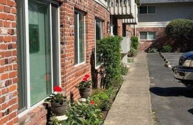 Churchill Gardens Apartments Gallery 2