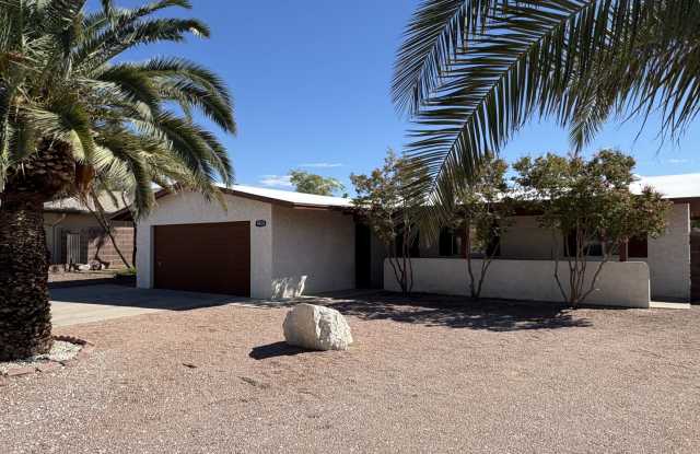 Move in ready privacy with pool near Ina  Thornydale - 4031 West Mars Street, Casas Adobes, AZ 85741