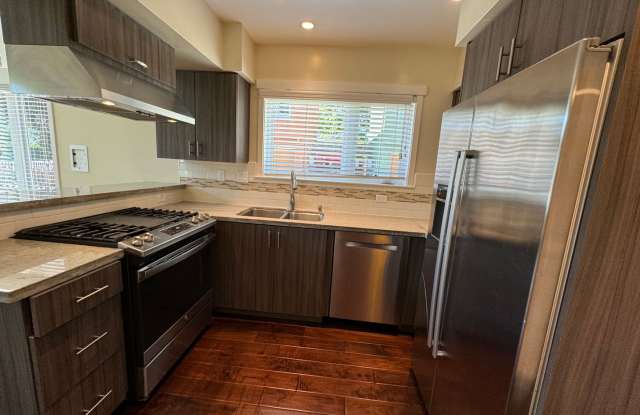 Modern 2 Bed / 1.5 Bath Home w/ Rooftop Deck; Garage w/ EV Outlet Gallery 4