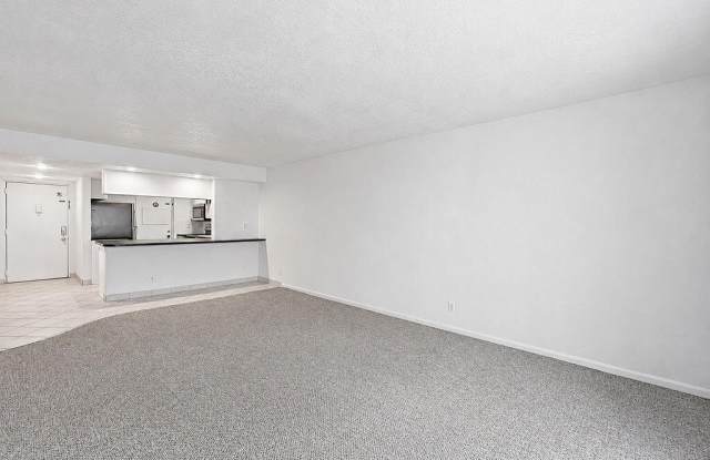 2322 S Cypress Bend Drive Gallery 3