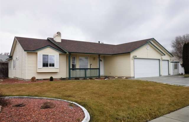 Beautiful single level home with 4 bed 2 bath, just off Indiana and E Ustick Rd. photos photos