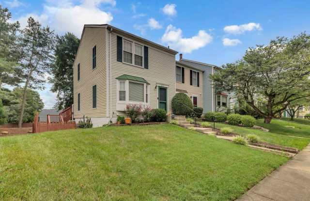 Beautifully Updated End-Unit Townhome in Prime Location photos photos