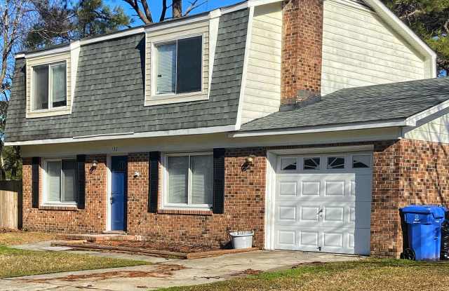 132 Greenbriar Court - 132 Greenbriar Court, Jacksonville, NC 28546