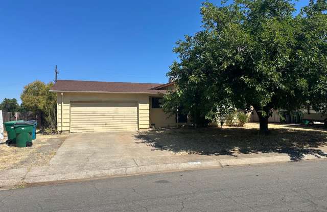 New LVP  Carpet! Great Anderson location! - 1415 Hemlock Avenue, Anderson, CA 96007