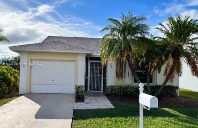1810 SE 6th Ct - 1810 Southeast 6th Court, Homestead, FL 33033