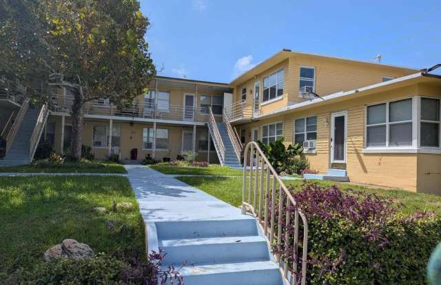 637 N Oleander Avenue Gallery 1