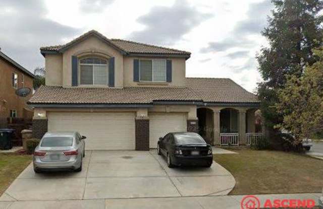 Spacious 5BD/3BA Two-Story Home with Fireplaces and a Big Backyard! Gallery 1