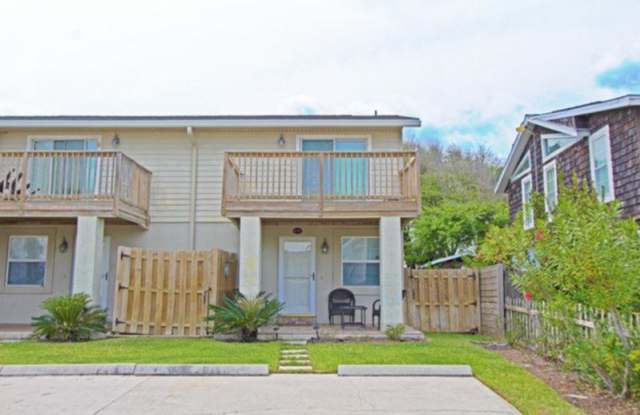 833 Tarpon Ave - 833 Tarpon Avenue, Fernandina Beach, FL 32034