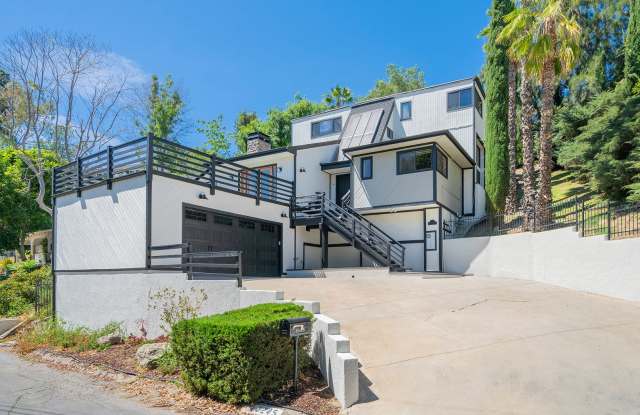 Beautifully Renovated Woodland Hills Home photos photos