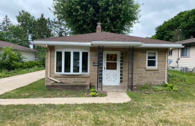 Single Family Home in Wausau - 1108 Mcintosh Street, Wausau, WI 54403