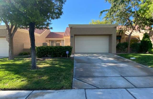 Stylish 2-Bedroom Townhouse in Sun City Summerlin with Resort-Style Amenities photos photos