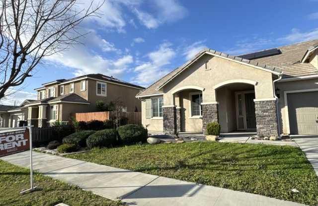 4 Bedroom home! Rent Ready NW Visalia! photos photos