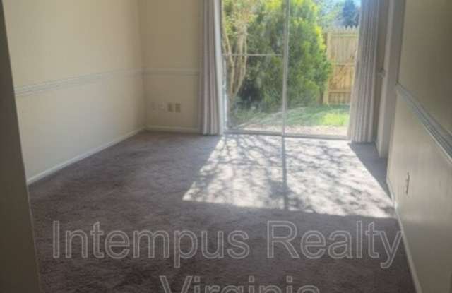 410 Forest Ct Gallery 3
