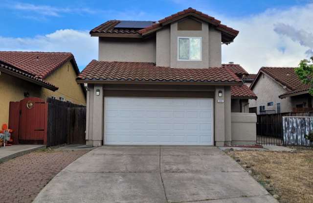 Charming 3-bedroom, 2.5-bathroom house with solar! photos photos