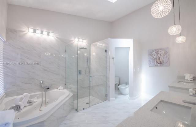 1300 Danbury Ave photos photos