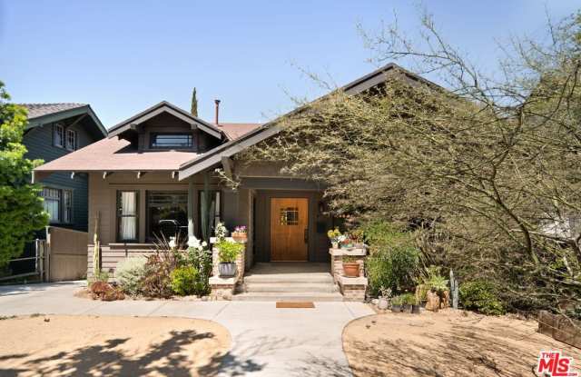 1421 Edgecliffe Dr photos photos