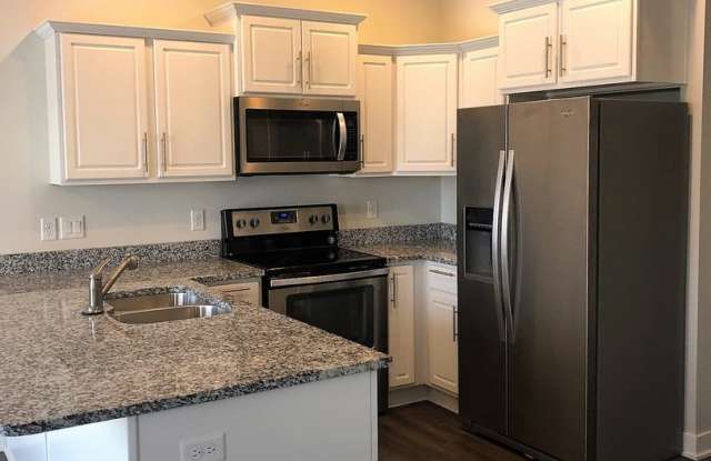 HUGE Single Family Home Available! photos photos