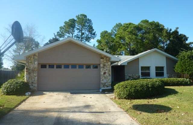 Casselberry - 4 Bedroom, 2 Bathroom - $2,325.00 photos photos