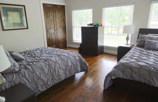 1321 Lynwood Dr - 5 Gallery 2