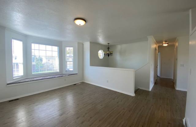 Beautiful 4 bedroom Home in Clinton Gallery 4