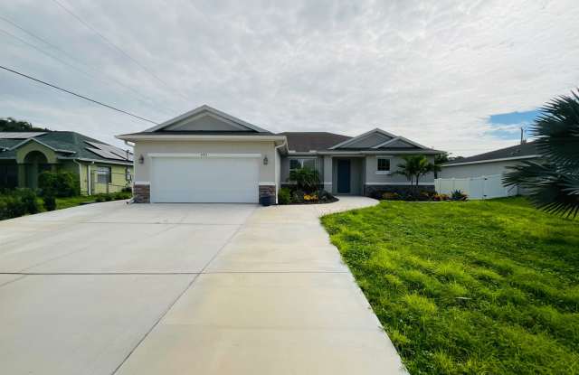 3/2/2 + Den Pool Home - Becker Road Area Gallery 1
