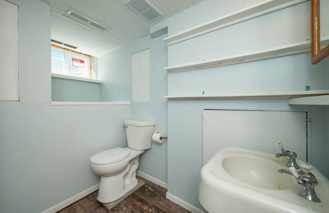 822 7th St photos photos