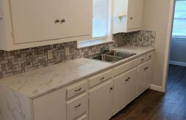 Corner lot w/mature trees, gorgeous hardwoods, small bonus room off kitchen-perfect for an office. Gallery 3