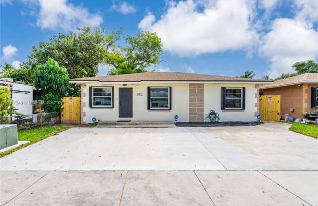 5712 Southwest 39th Street - 5712 Southwest 39th Street, West Park, FL 33023