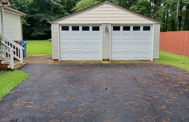 Beautiful home on large lot in Western Branch Gallery 4