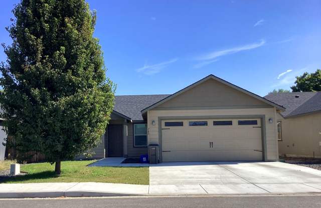 Single Story Home with Fully Fenced Yard & Close to Shopping/Restaurants! photos photos