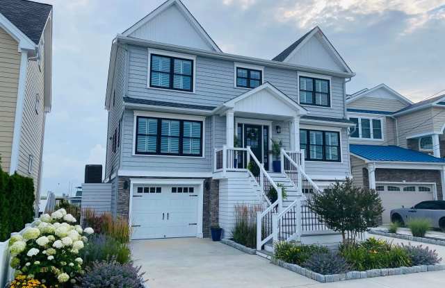 726 W Shore Dr photos photos