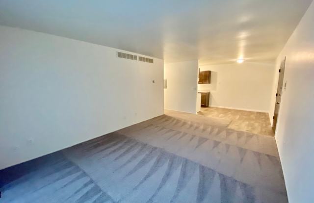 Remodeled 1 Bedroom at Greenway Park - Available by October 6th Gallery 4