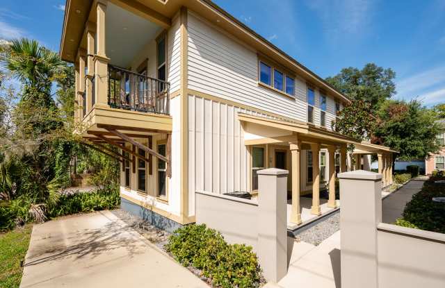 Student Living Near UF - 3 Bed / 3 Bath Home with Balcony * $200 GIFT CARD INCENTIVES!* PER TENANT photos photos