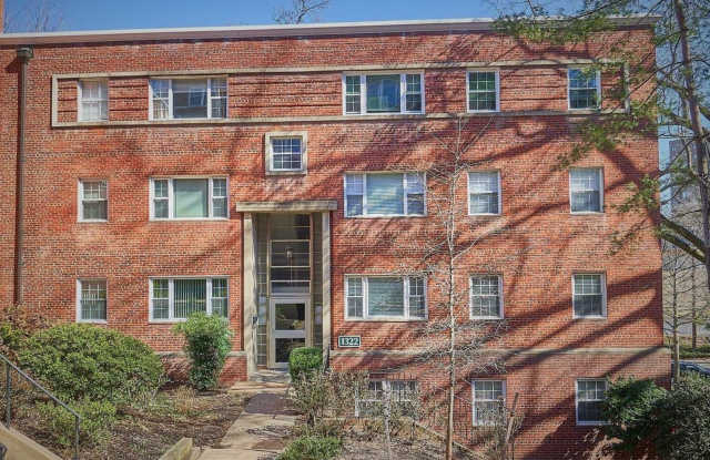 Beautiful corner unit in a secure, all-brick, pet-friendly building photos photos