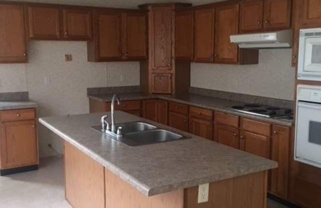 108 W. Chestnut - 108 W Chestnut St, Iowa Park, TX 76367