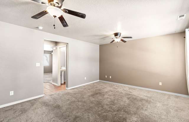 Desert Hills - Hidden Valley Townhome! Gallery 4