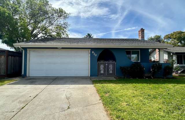 Available now! 4 Bedroom Home! photos photos