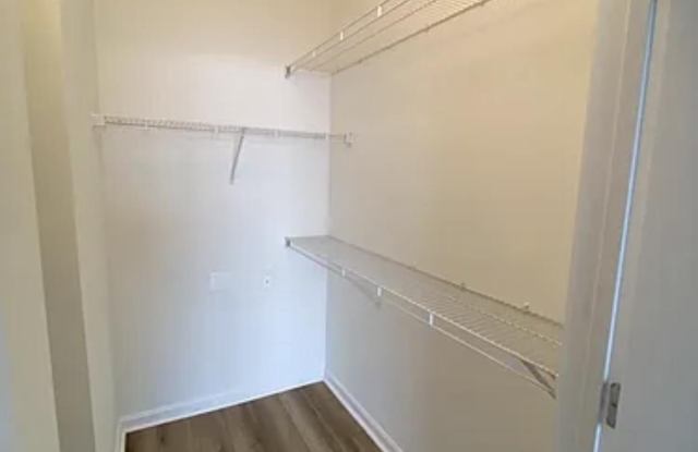 4854 EISENHOWER Avenue Gallery 4