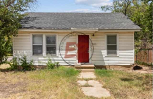 2 Bed 1 Bath Lease! Gallery 1
